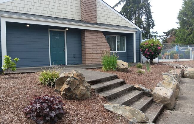 2 beds, 1.5 baths, 1,050 sqft, $2,049, Unit 214-776C