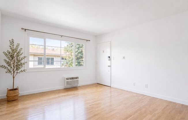 MUST-SEE! 1Bd+1Ba at 1553-1555 Riverside Dr. Glendale, CA 91201