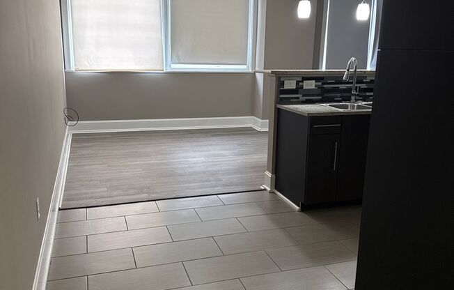 1 bed, 1 bath, 580 sqft, $965, Unit 2D