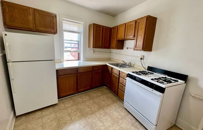 1 bed, 1 bath, $1,095, Unit 11