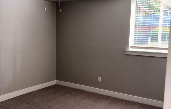 2 beds, 1 bath, 830 sqft, $1,295, Unit 71