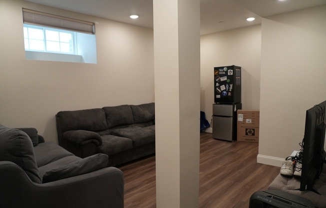 701 E 2 ST