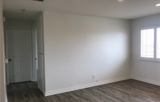 952 W 18 ST