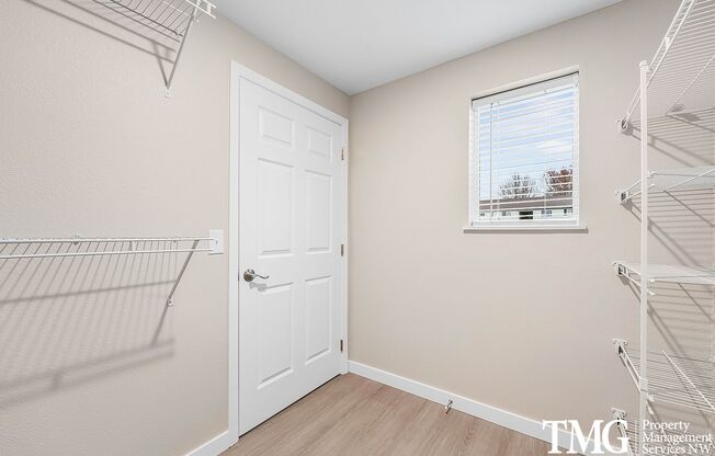 1 bed, 1 bath, 735 sqft, $1,565, Unit C36