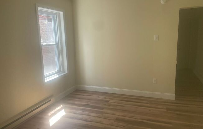 1 bed, 1 bath, $995, Unit 2