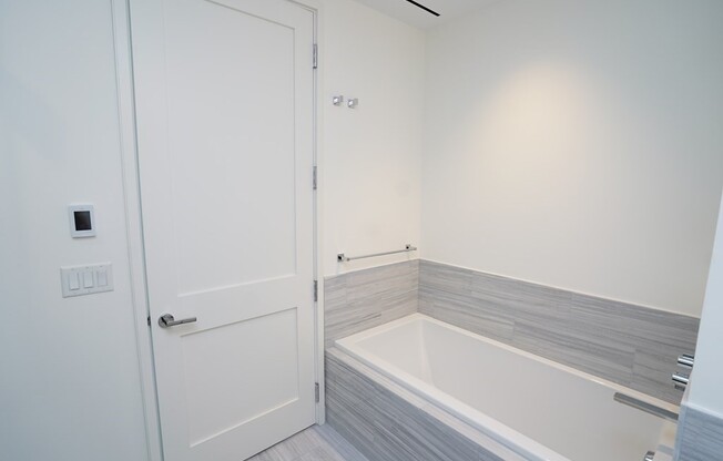2 beds, 2.5 baths, 1,403 sqft, $24,000, Unit 5103