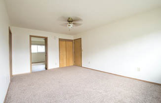 2 beds, 1 bath, $795, Unit 100-C