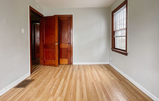 3 beds, 1 bath, $1,300