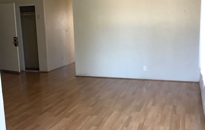 (254): 709 10th St (Apts A-C)
