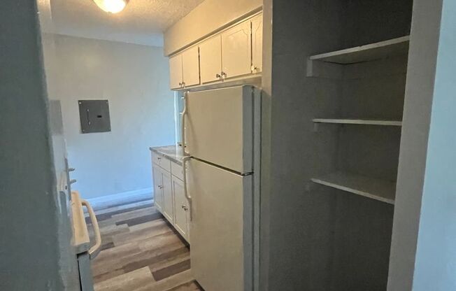 2 beds, 1 bath, $990, Unit 202
