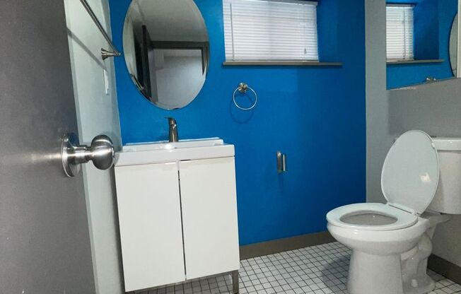 Studio, 1 bath, 350 sqft, $950, Unit 513Cath-B