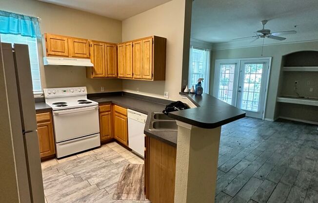 Beautiful 2 Bedroom 2 Bath Condo in the Hamptons at Metro West