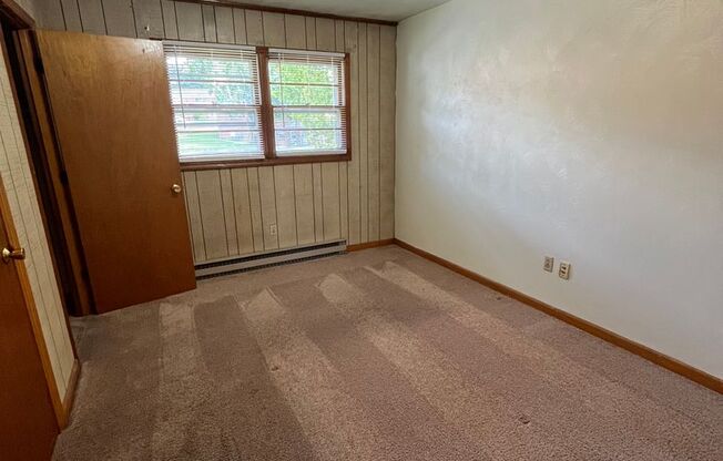 1 bed, 1 bath, 500 sqft, $1,130, Unit R-5