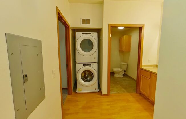 2 beds, 1 bath, $1,700, Unit 103