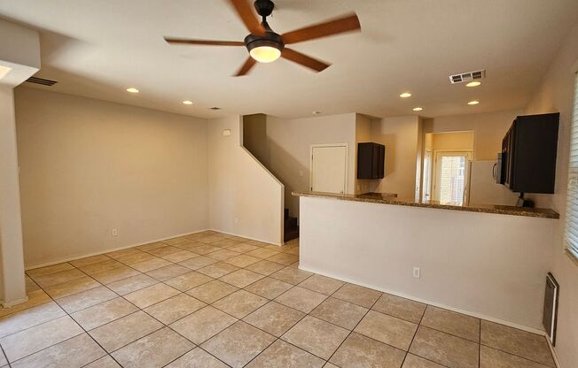 Spacious 3 bedroom Town home in Henderson!!!