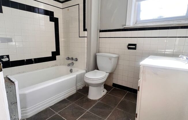 Studio, 1 bath, $795, Unit Unit 2R