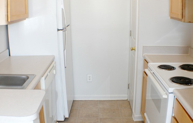 2 beds, 1 bath, 906 sqft, $1,429, Unit 9-9202