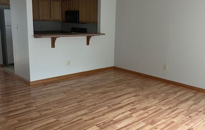 3 beds, 2.5 baths, 1,350 sqft, $1,400, Unit 1454 West Rockcrest Drive