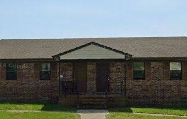 2 BR DUPLEX in Colonial Heights