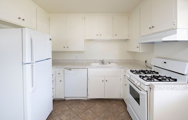 *1 MONTH FREE!* 2BR in La Mesa with Onsite Laundry and Parking