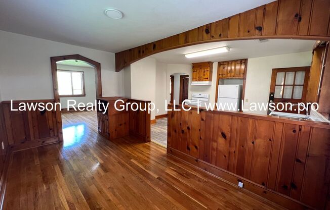 2 beds, 1 bath, $1,395