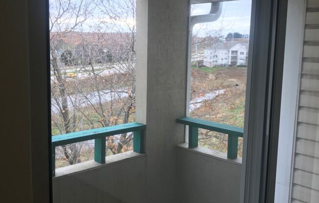 3 beds, 1 bath, 1,040 sqft, $1,695, Unit 3172-304
