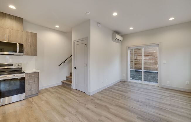 Beautiful 2 bed 2 bath townhouse!