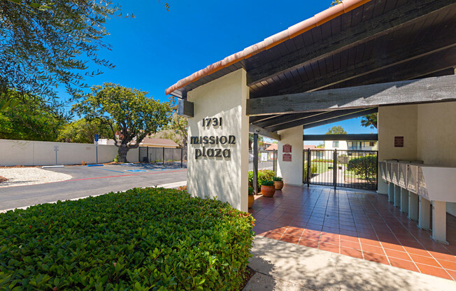 1 bed, 1 bath, 720 sqft, $2,053, Unit 03
