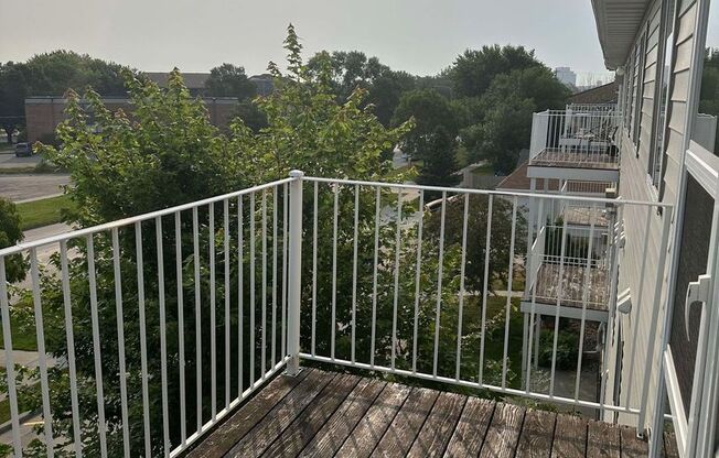 2 beds, 2 baths, $1,075, Unit 1704-305