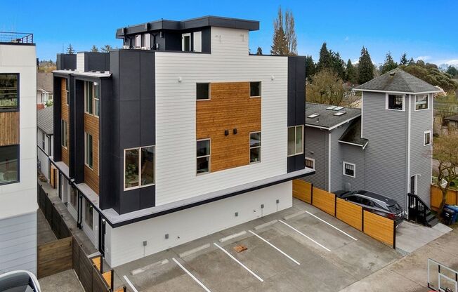 Gorgeous newer town home on a quite street of North Ballard