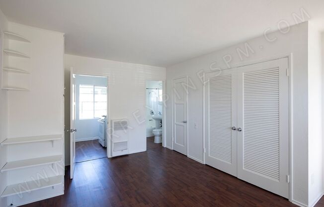 OPEN HOUSE: 11/8 9:30-10:30AM ~ Beautiful Studio Available, A Must See!