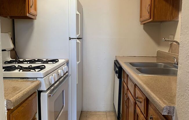 1 bed, 1 bath, 725 sqft, $800, Unit #11B