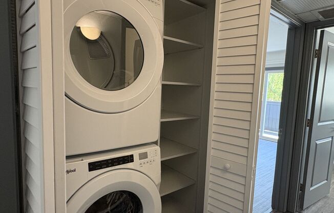 2 beds, 1 bath, 950 sqft, $2,955, Unit C021