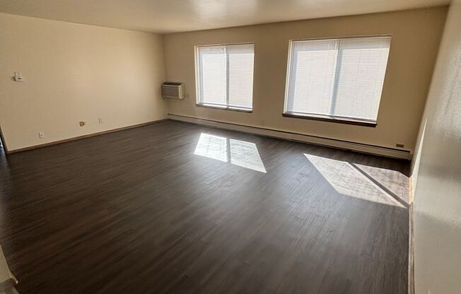 2 beds, 1 bath, 800 sqft, $999, Unit Custer-218