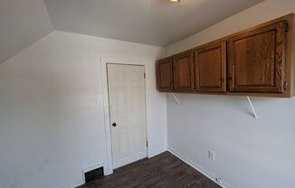 2 beds, 1 bath, $725, Unit B