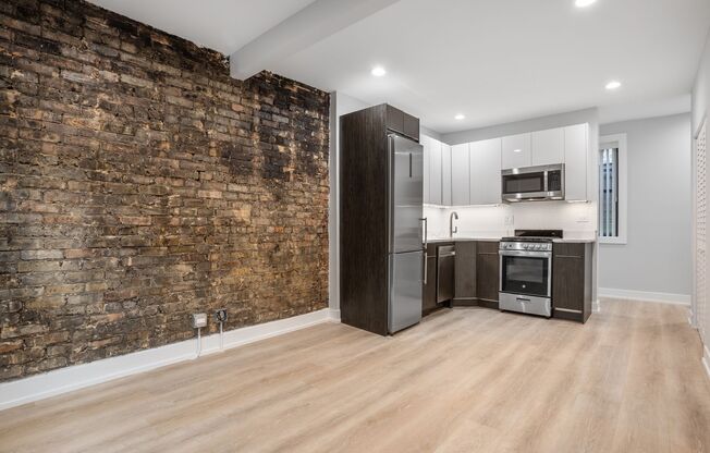 2 beds, 1 bath, 488 sqft, $1,895, Unit 1554-2i