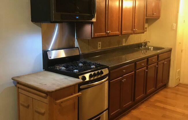 412 S. Durham St./2 Bed, 1 Bath Townhouse in Fells Point