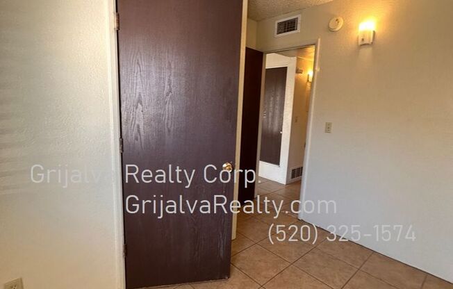 2 beds, 1 bath, 800 sqft, $950, Unit 3529 - J