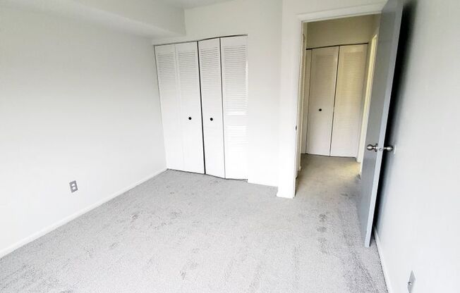 2 beds, 1 bath, 956 sqft, $1,050, Unit 3713-2A