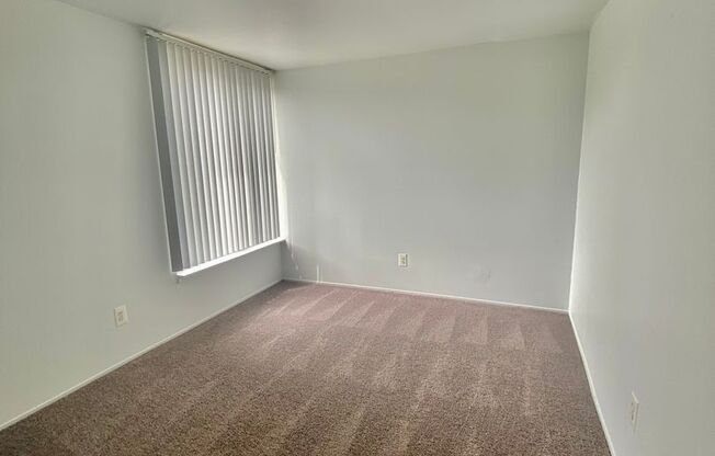 2 beds, 1 bath, 950 sqft, $1,295, Unit #304