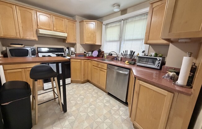 5 COTTAGE LN