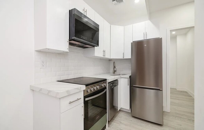 2 beds, 1 bath, $4,624, Unit 8SE