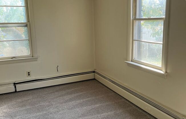 4 beds, 1 bath, $1,000