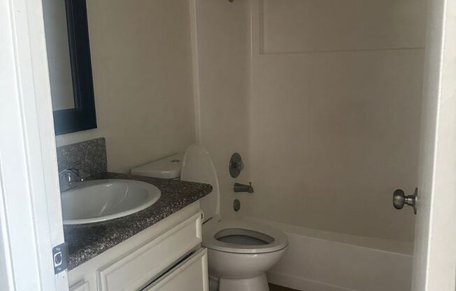 2 beds, 1 bath, 860 sqft, $1,475