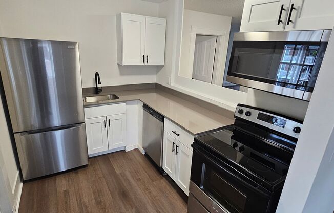 2 beds, 1 bath, 972 sqft, $2,250, Unit 32 M #1