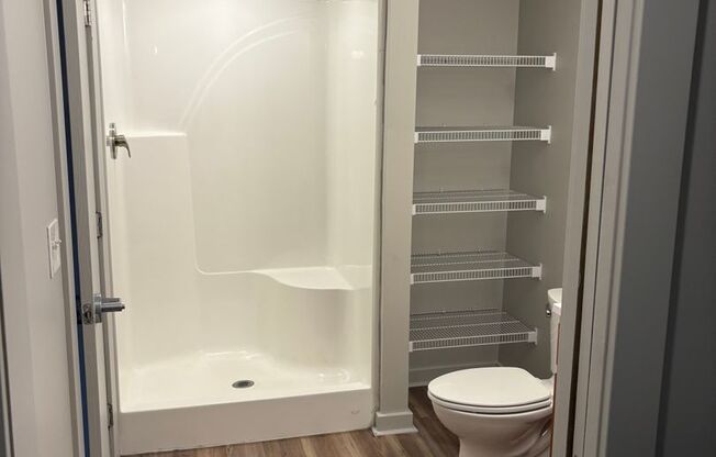 Studio, 1 bath, 484 sqft, $950, Unit Unit 310