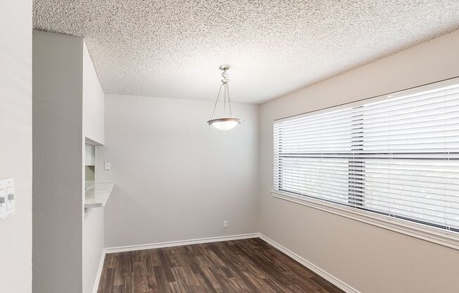1 bed, 1 bath, 950 sqft, $919