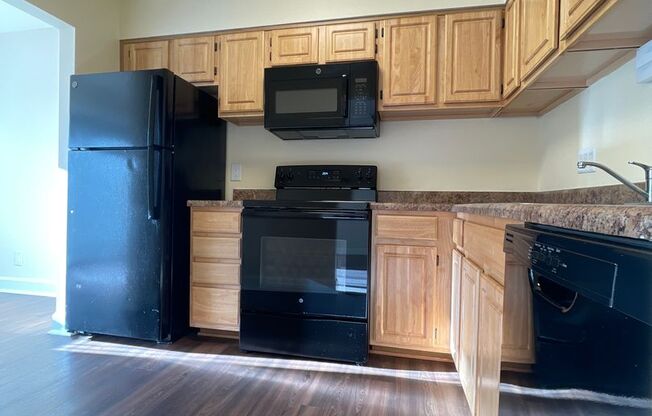3 beds, 2 baths, 1,152 sqft, $2,350, Unit 14201 #204
