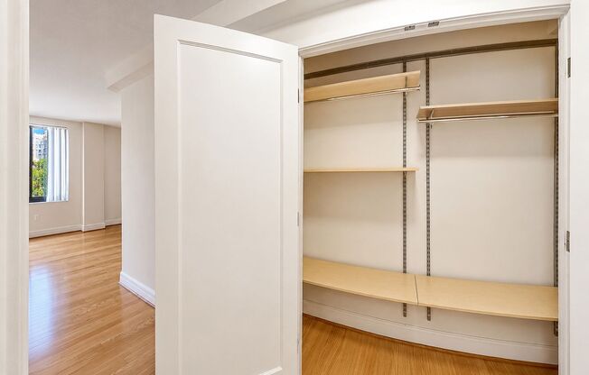 Studio, 1 bath, 470 sqft, $2,100