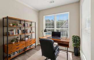 Welcome To
LEXINGTON ON THE GREEN APARTMENTS